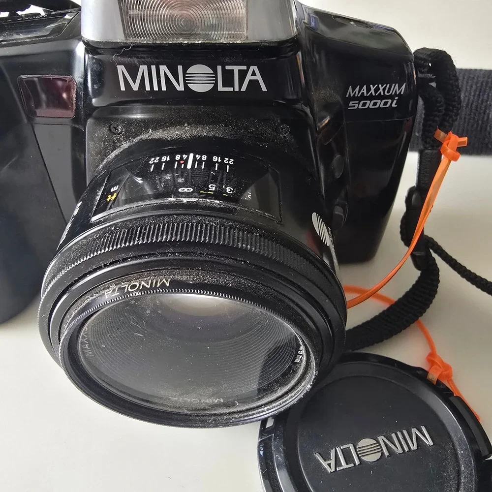 Minolta Maxxum 5000i 35mm‎ SLR Film Camera with AF 50mm Lens and Strap Black